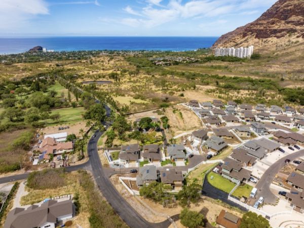 Luxury 4-Bedroom Retreat in Makaha Valley, Oahu - Your Perfect Getaway in Paradise